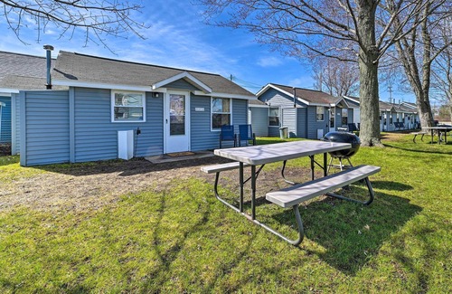 Houghton Lake Cabin | Full Cabin: 14 Steps to the Lake!
