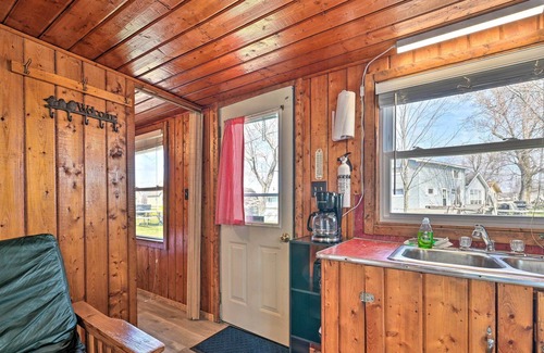 Houghton Lake Cabin | Full Cabin: 14 Steps to the Lake!
