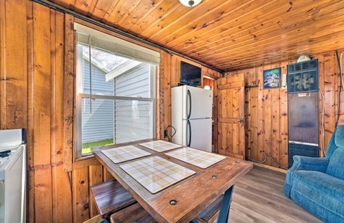 Houghton Lake Cabin | Full Cabin: 21 Steps to the Lake! PET FRIENDLY!