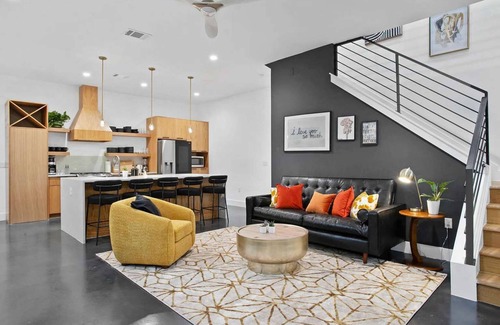 South Lamar Apartment | Full Duplex ATX Modern Creekside Retreat + Hot Tub