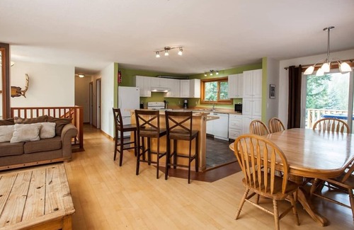 Revelstoke House | Full House, Sleeps 16, 2 Hot Tubs, 3 Bath, 11 beds