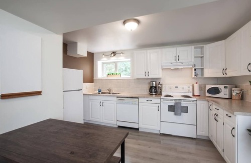 Revelstoke House | Full House, Sleeps 16, 2 Hot Tubs, 3 Bath, 11 beds