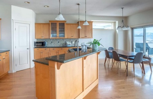 Southwest Mission House | Full House with Amazing Okanagan Views and Hot Tub