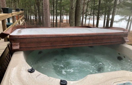 Mayfield Apartment | Full Kitchen - Kayaks - outdoor Jacuzzi - on Lake Dubbonet- near Traverse City