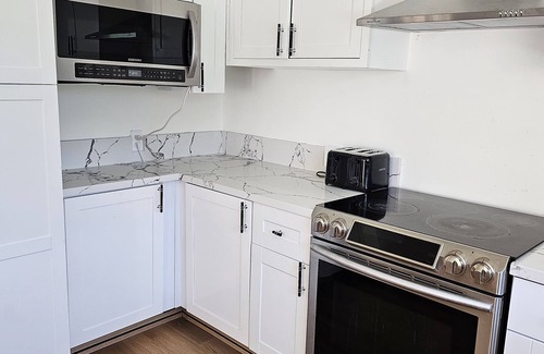 Oak Park House | Full Modern House 4bd/3.5ba