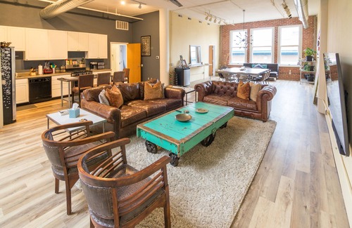 Downtown West Condo | Full Penthouse Loft in Heart of Downtown St.Louis! Family Friendly/Amazing Views