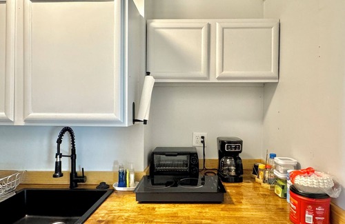 Central Oklahoma City Apartment | Full-Setup Studio | 9 Mins to OKC State Fair | Rainfall Shower #37A