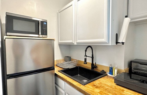 Central Oklahoma City Apartment | Full-Setup Studio | 9 Mins to OKC State Fair | Rainfall Shower #37A