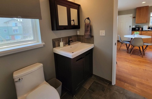 Hazelwood House | Full Size Kitchen, Soaking Tub, Washer Dryer, Parking