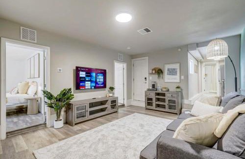 Central Colorado Springs House | FullKitchen SmartTV A C King SunnyColorado