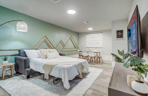 Central Colorado Springs House | FullKitchen SmartTV A C King SunnyColorado