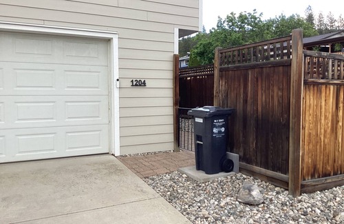 Okanagan-Similkameen House | Fully appointed 2 bedroom carriage house in beautiful Penticton! Winter Rates!