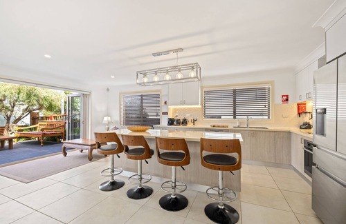 Sydney Apartment | FULLY FURNISHED HOME WALK TO ELOUERA BEACH