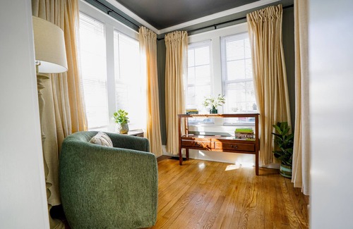 Syracuse House | Fully equipped- 1 bedroom Cute & Cozy Eastwood Bungalow