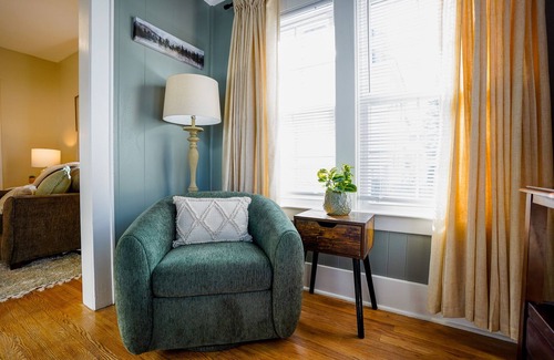 Syracuse House | Fully equipped- 1 bedroom Cute & Cozy Eastwood Bungalow