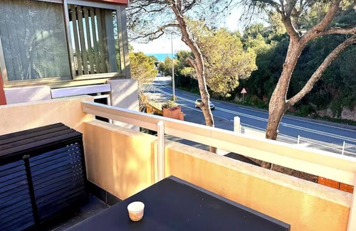 Le Dramont Apartment | Fully equipped apartment for 4 people, cosy, quiet - Sea view