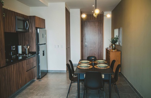 Cuauhtemoc Apartment | Fully equipped kitchen, high speed internet, comfy queen-size bed and a small sofa bed.