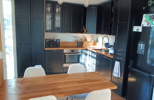 Sainte-Eulalie Apartment | Fully-equipped T2 apartment with large terrace.