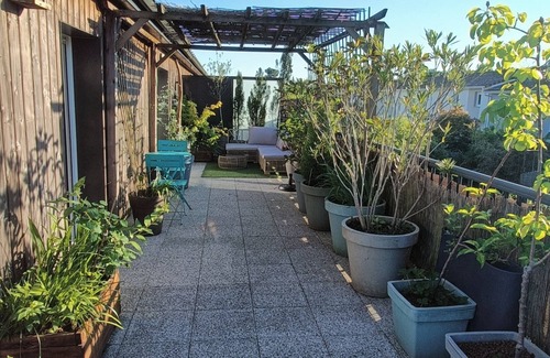 Sainte-Eulalie Apartment | Fully-equipped T2 apartment with large terrace.