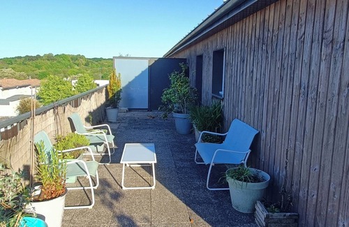 Sainte-Eulalie Apartment | Fully-equipped T2 apartment with large terrace.