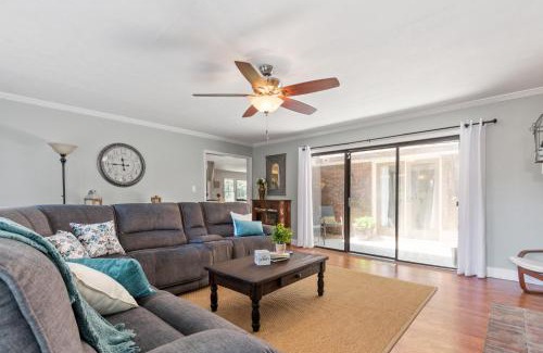 Smyrna House | Fully Fenced Rustic Home Minutes From Truist Park