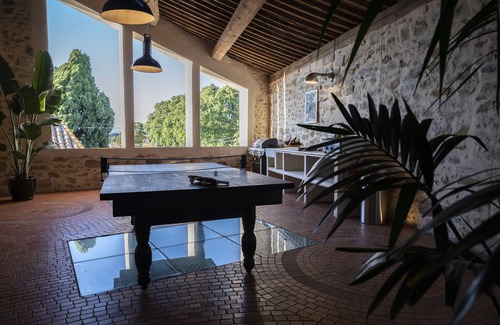 Le Somail Apartment | Fully furnished 4 bedroom/4 bath weekly vacation rental with pool and terraces.