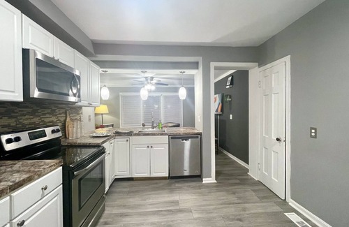 University Heights House | Fully furnished accommodate 7+ people. Great location