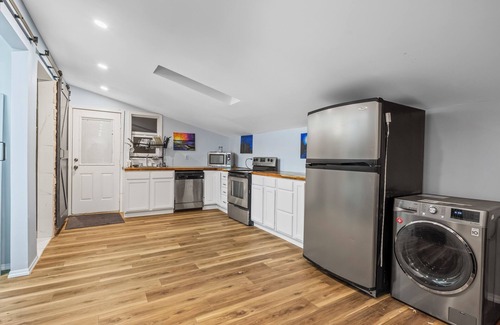 Englewood Condo | Fully Furnished 1-Bedroom Loft - The very best locationnTwo Person Jacuzzi Tub