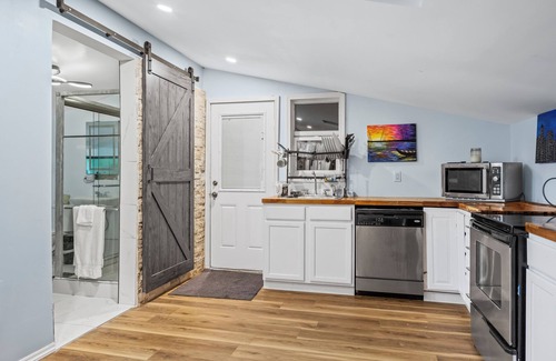 Englewood Condo | Fully Furnished 1-Bedroom Loft - The very best locationnTwo Person Jacuzzi Tub