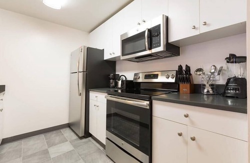 Hoboken Apartment | Fully Furnished 1BR | Kitchen & Free WiFi | Mins from NYC