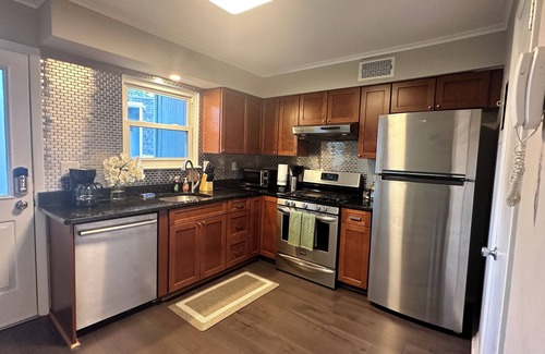 Chapel Hill Condo | Fully Furnished 2-bedroom condo in charming Chapel Hill - Travel Nurse Friendly!
