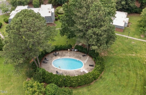 Chapel Hill Condo | Fully Furnished 2-bedroom condo in charming Chapel Hill - Travel Nurse Friendly!