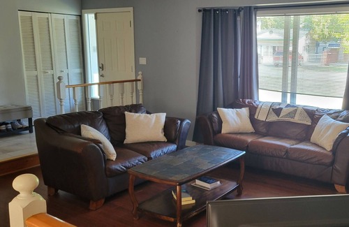 Sicamous House | Fully furnished 4 bedroom, 2 bathroom with single car garage.