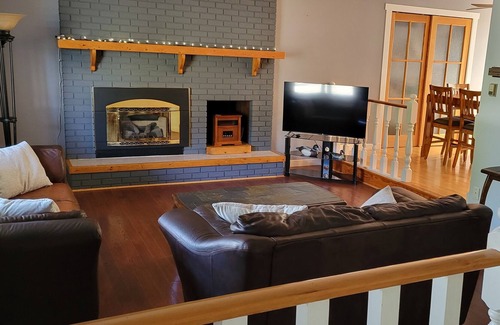 Sicamous House | Fully furnished 4 bedroom, 2 bathroom with single car garage.