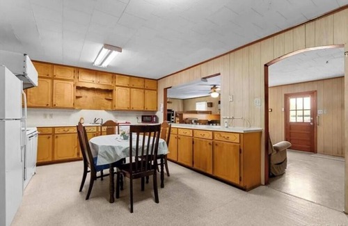 Lake Charles House | Fully furnished 4-bedroom house in delightful Lake Charles.