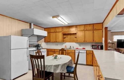 Lake Charles House | Fully furnished 4-bedroom house in delightful Lake Charles.