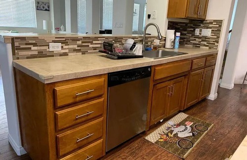 Greenacres House | Fully Furnished 6 bedroom 3 bath house