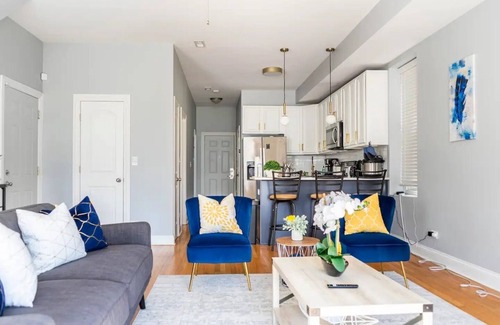 East Garfield Park Apartment | Fully furnished bedroom near medical district/UIC