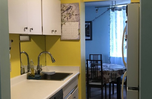 West Vancouver Apartment | Fully furnished apartment in a quiet neighbourhood, convenient location!