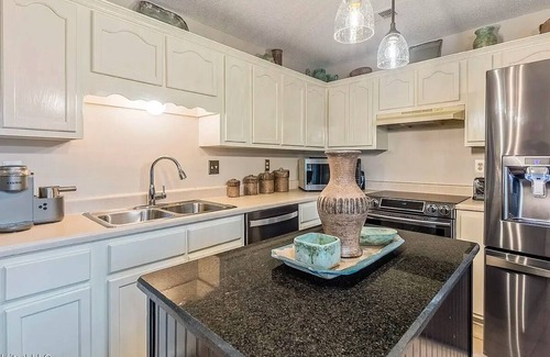 Southaven House | FULLY FURNISHED Charming 3-bedroom house in Southaven with AC, WiFi, Fenced Yard