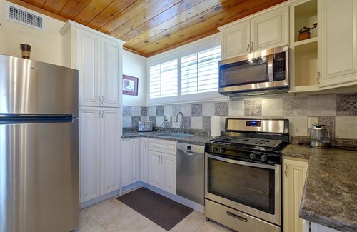 Chatsworth House | Fully Furnished Cottage Los Angeles California