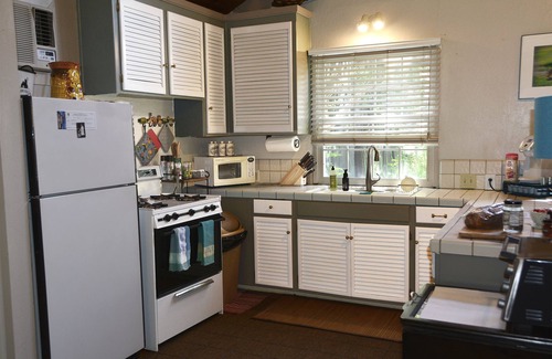 Chico Cottage | Fully Furnished Cottage With BBQ And Pool - pet considered