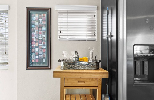Sunnyside House | Fully Furnished - Executive Rental/Temp Housing/Remote Working Home