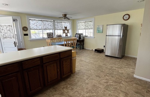 Wareham Center House | FULLY FURNISHED HOME SHORT WALK TO SWIFTS BEACH 1 HOUR FROM BOSTON