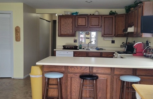 Wareham Center House | FULLY FURNISHED HOME SHORT WALK TO SWIFTS BEACH 1 HOUR FROM BOSTON