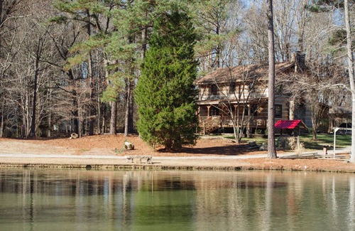 Apex Cabin | Fully furnished log cabin, family and pet friendly.
