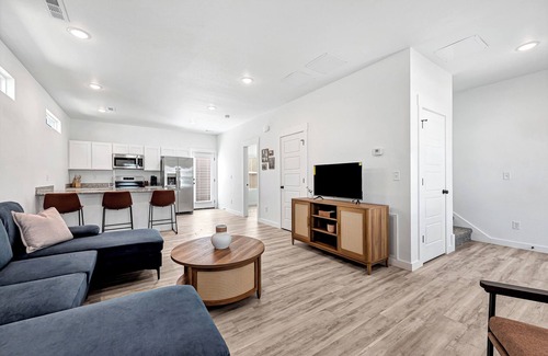 Bentonville House | Fully Furnished Modern Home