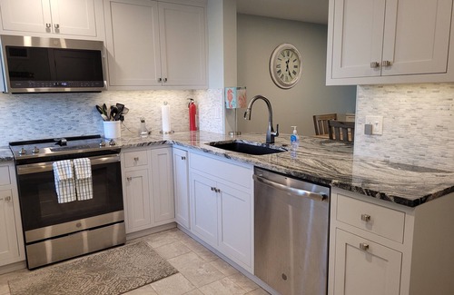 Crescent Beach Condo | Fully furnished Oceanview flat with X1 view platform