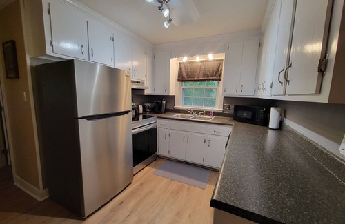 New Bern House | Fully-Furnished, Pet-Friendly, 3 bedroom. Fenced backyard. Close to everything!