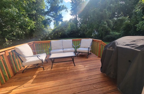 New Bern House | Fully-Furnished, Pet-Friendly, 3 bedroom. Fenced backyard. Close to everything!